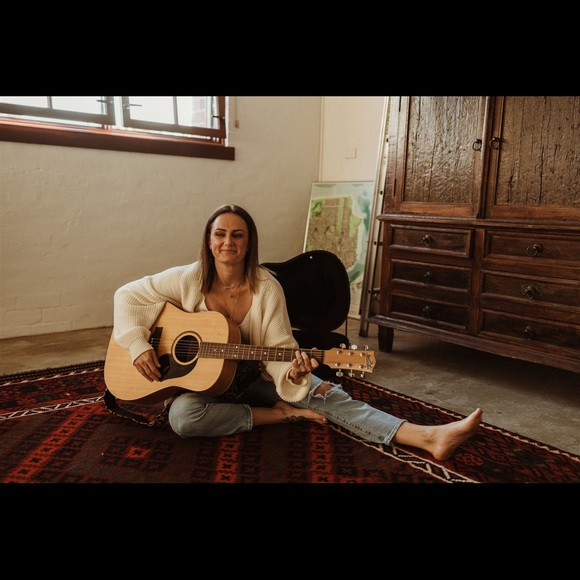 Meet your Posher, Whitney - Picture 1 of 1